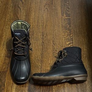 Sperry women’s quilted Black duck boots